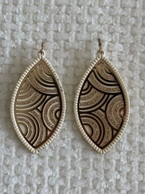 Gold-Tone Teardrop Earrings with Neutral Geometric Swirl